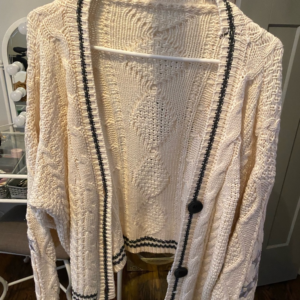 Taylor Swift cardigan size s/ xs (oversized) sold out everywhere! - Picture 2 of 7